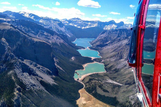 Imagen del tour: Tour de 30 minutos en helicóptero sobre el lago Minnewanka, Banff