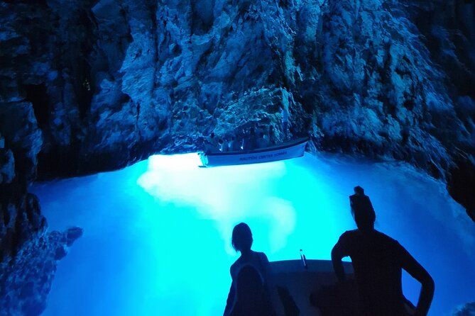 Imagen del tour: CUEVA AZUL y tour de 5 islas desde Hvar