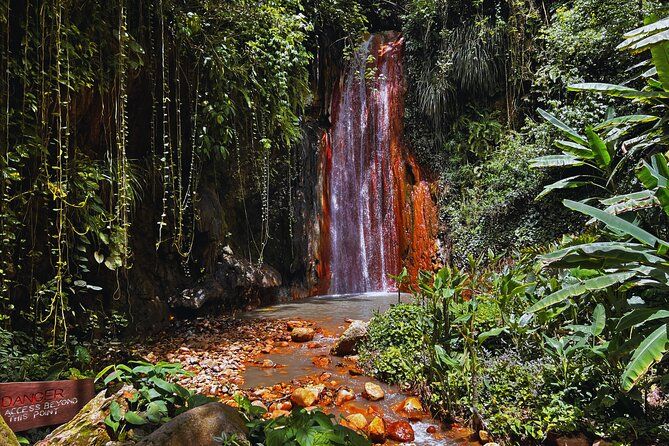 Imagen del tour: St Lucia Diamond Mineral Baths, Mud Baths & Waterfall Adventure (Baños minerales de diamantes de Santa Lucía, baños de barro y aventura en cascada)