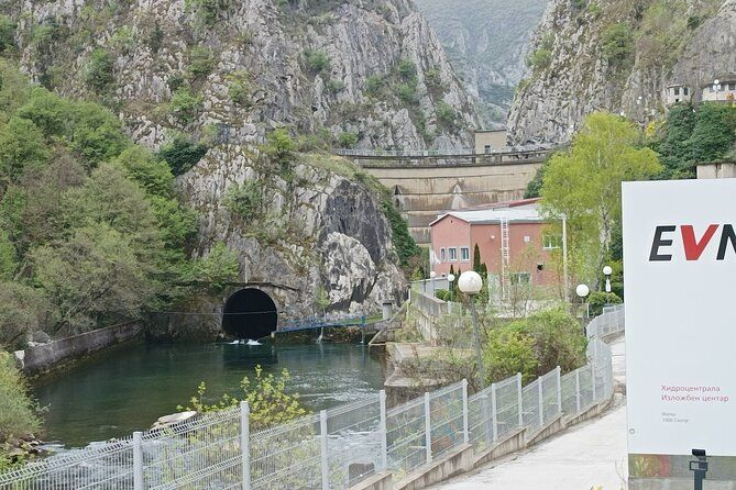 Imagen del tour: Skopje al Cañón Matka, barco a la Cueva, Cruz y más opciones