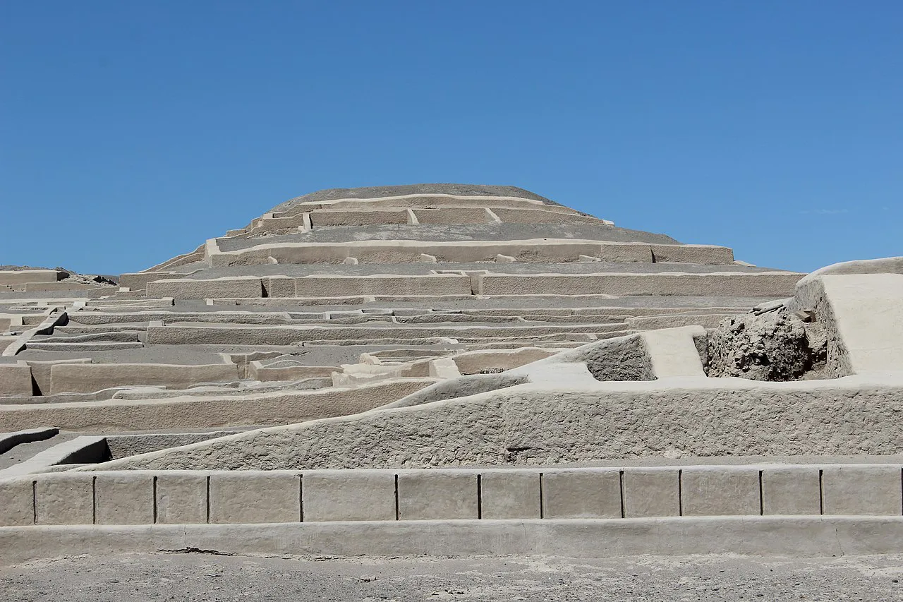 Piramide de cahuachi en peru
