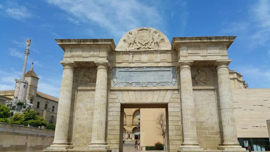 Puerta del Puente Romano de Córdoba.