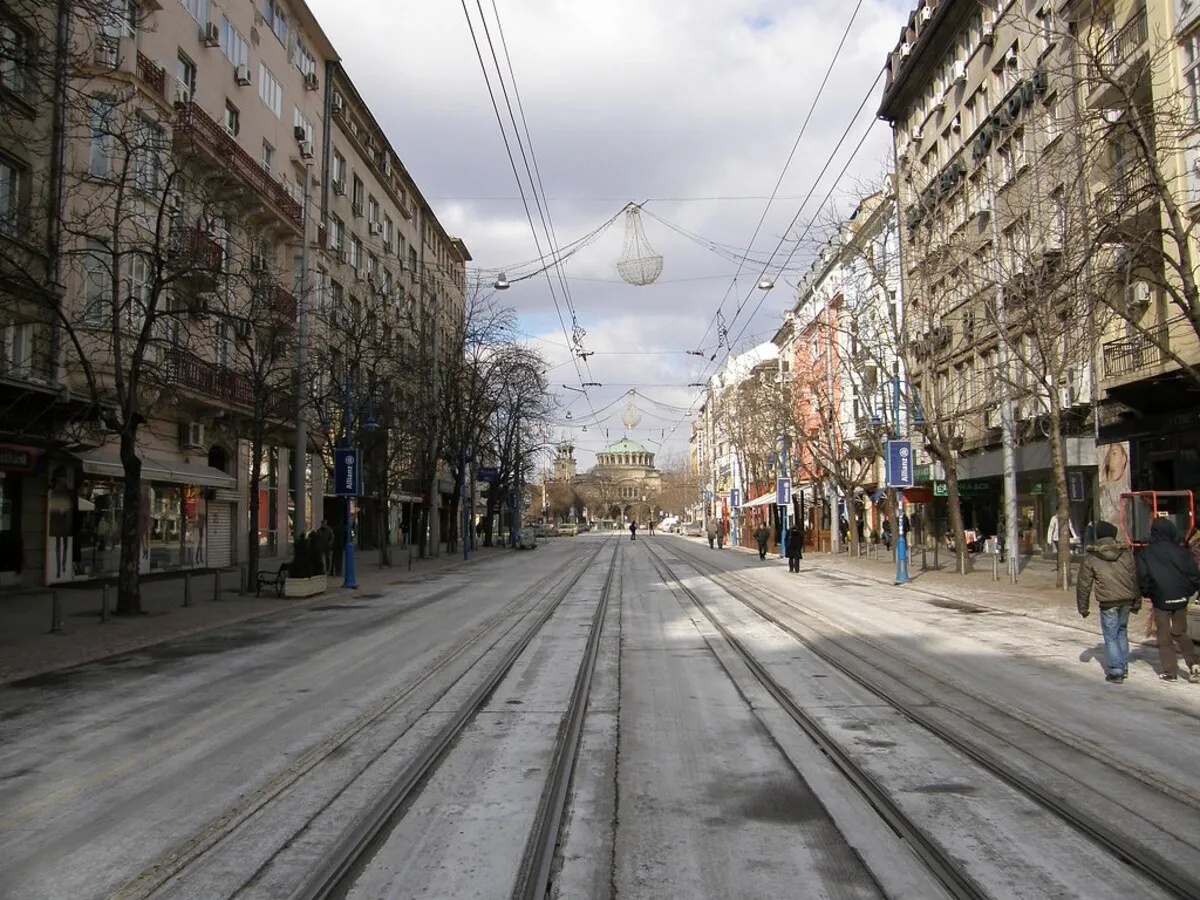 Una de las calles principales de la ciudad de Sofia por donde pasa el tranvía