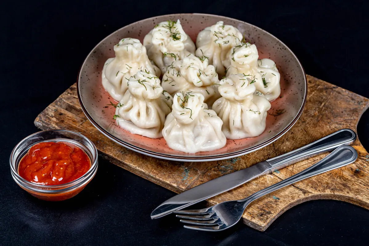 Khinkali es uno de los platos más típicos del país. Estos bollos tienen como una especie de sopa dentro