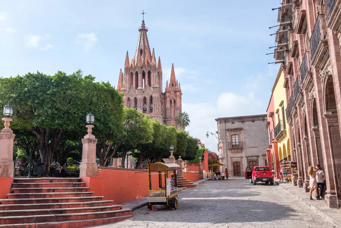 Una de las calles principales del centro de la ciudad de San Miguel de Allende
