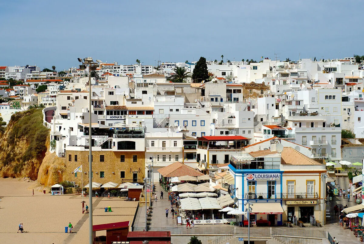 Imagen de Así es Albufeira, la ciudad costera más visitada de Portugal