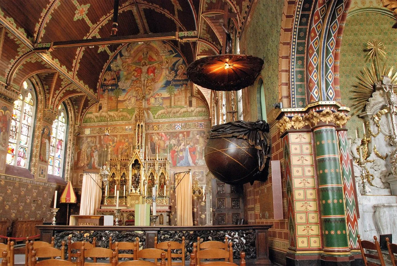 Imagen al interior de la Basílica de la Santa Sangre, Brujas