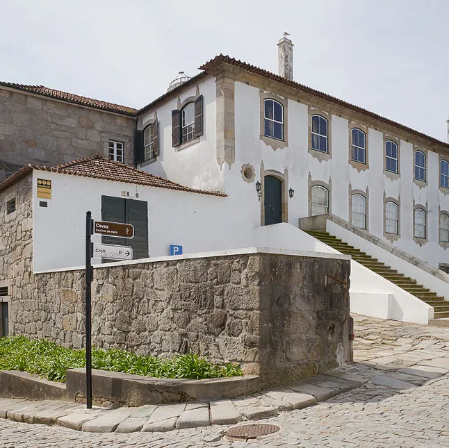 Facahada de una bodega en Vila Nova de Gaia, Oporto.
