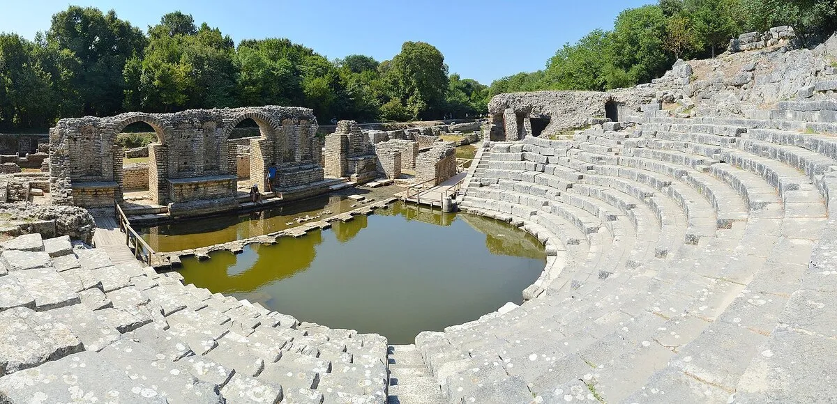 Restos del circo romano del parque natural de brutinto