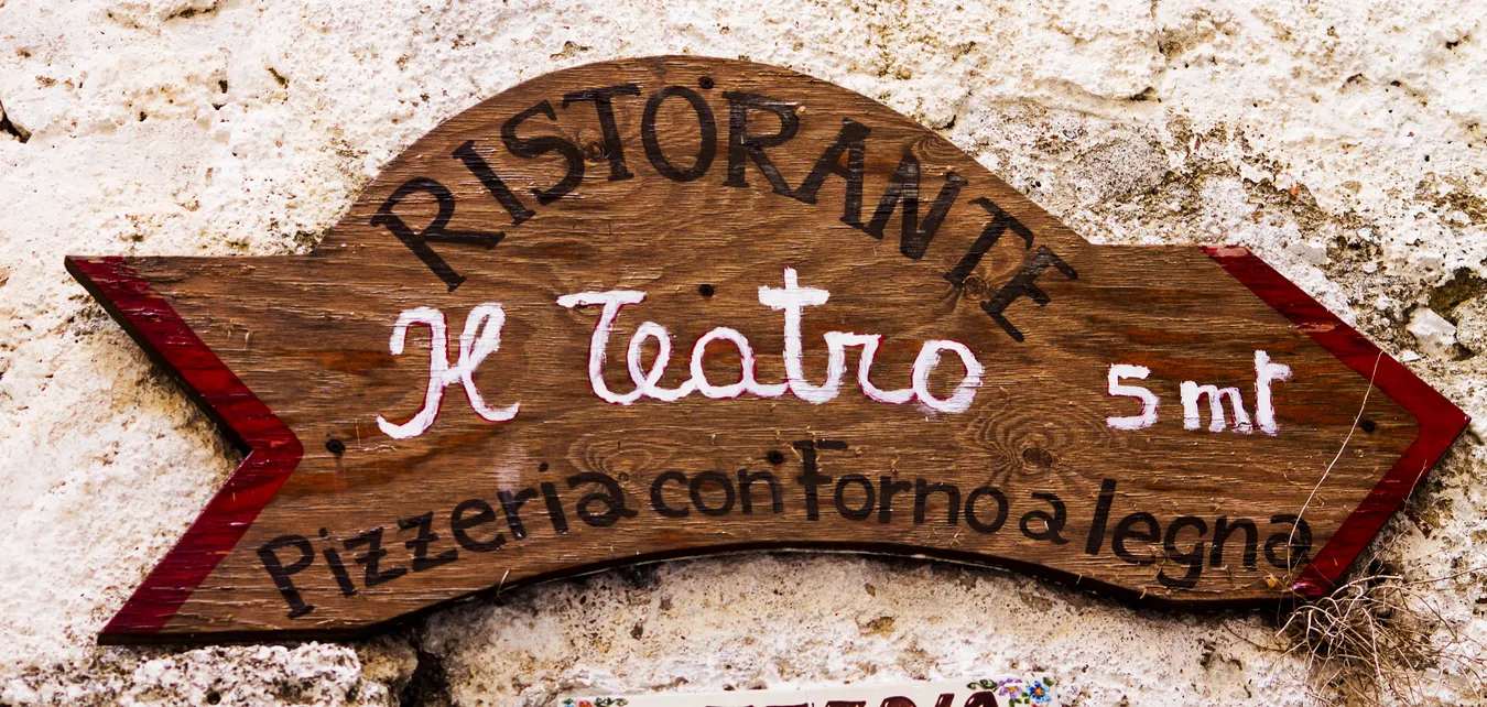 Cartel de madera pintado, de un restaurante de Positano