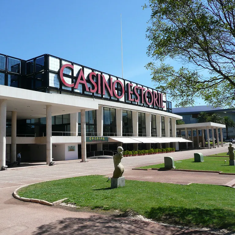 Fachada del Casino de Estoril.