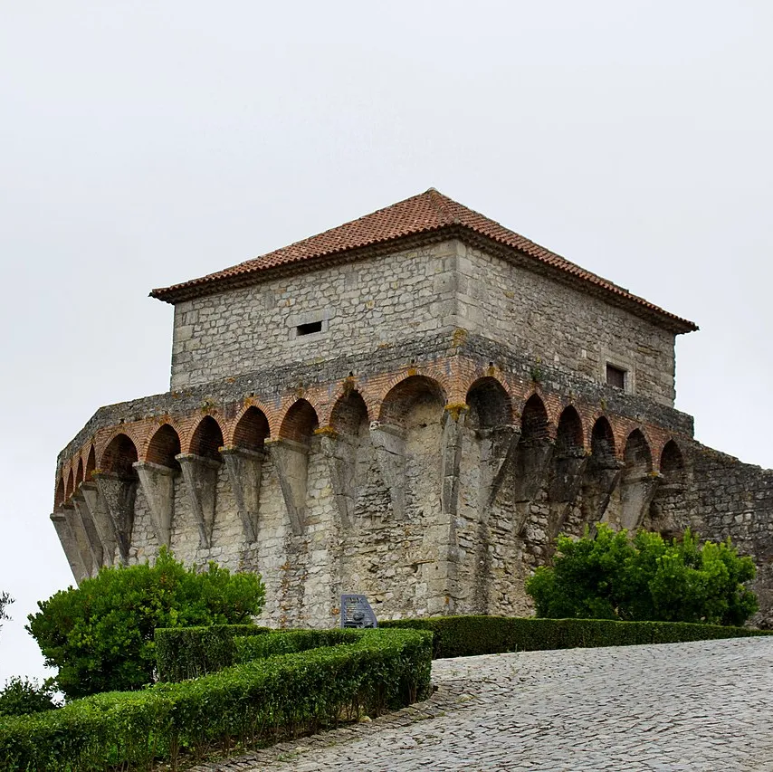 Fachada del Castillo de Ourém, Portugal.