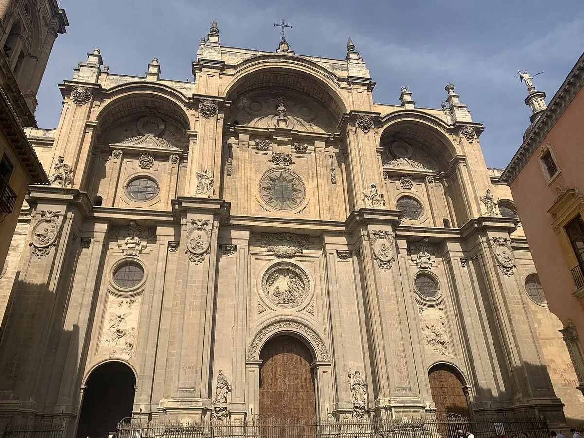 La fachada de la catedral de estilo renacentista