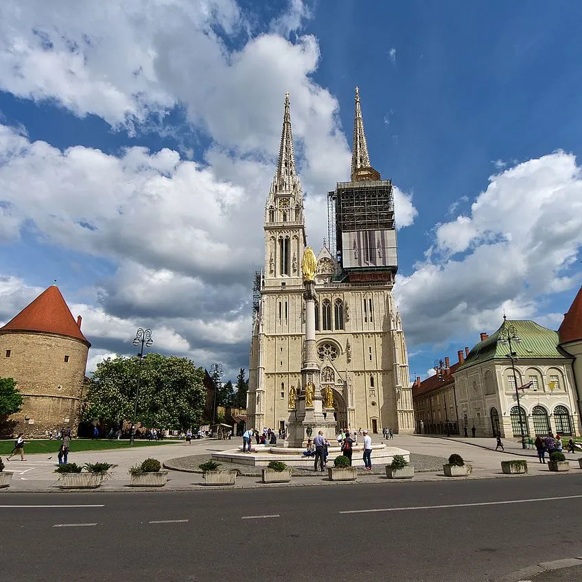 Panorámica de la Catedral de Zagreb.