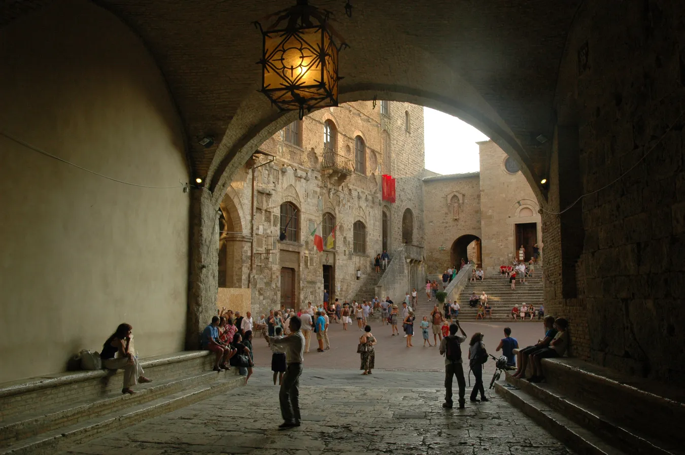 UNo de los portales de acceso al centro de San Gimignano
