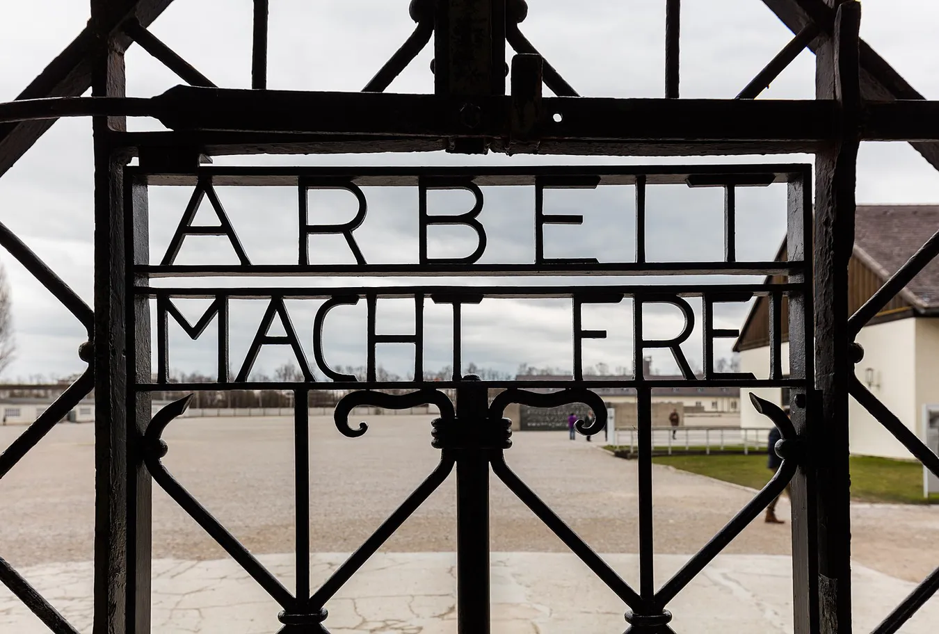 Entrada al campo de concentración Nazi de Dachau.