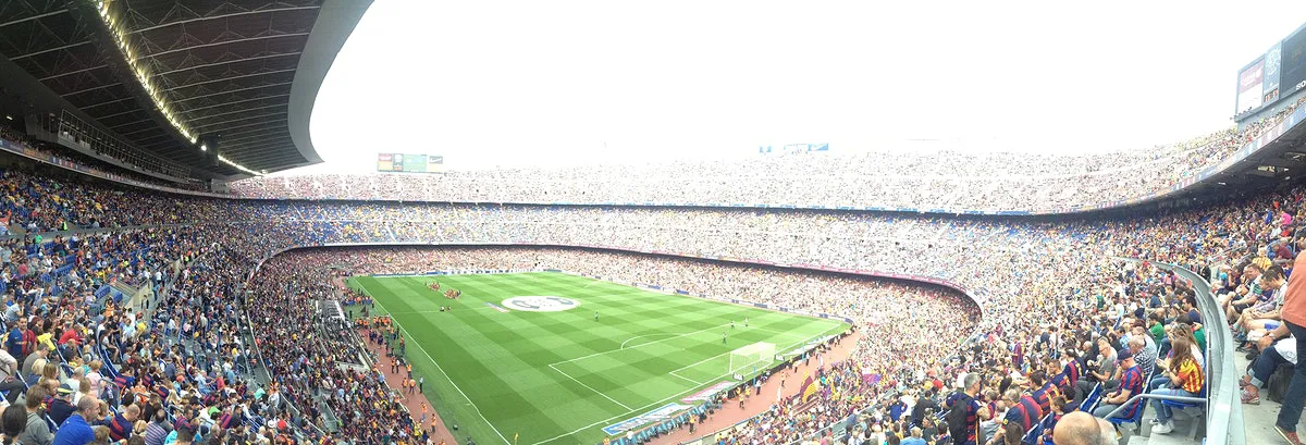 Vista del Camp Nou lleno.