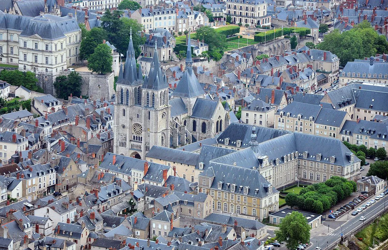 Iglesia de Saint-Nicolas de Blois desde el aire.