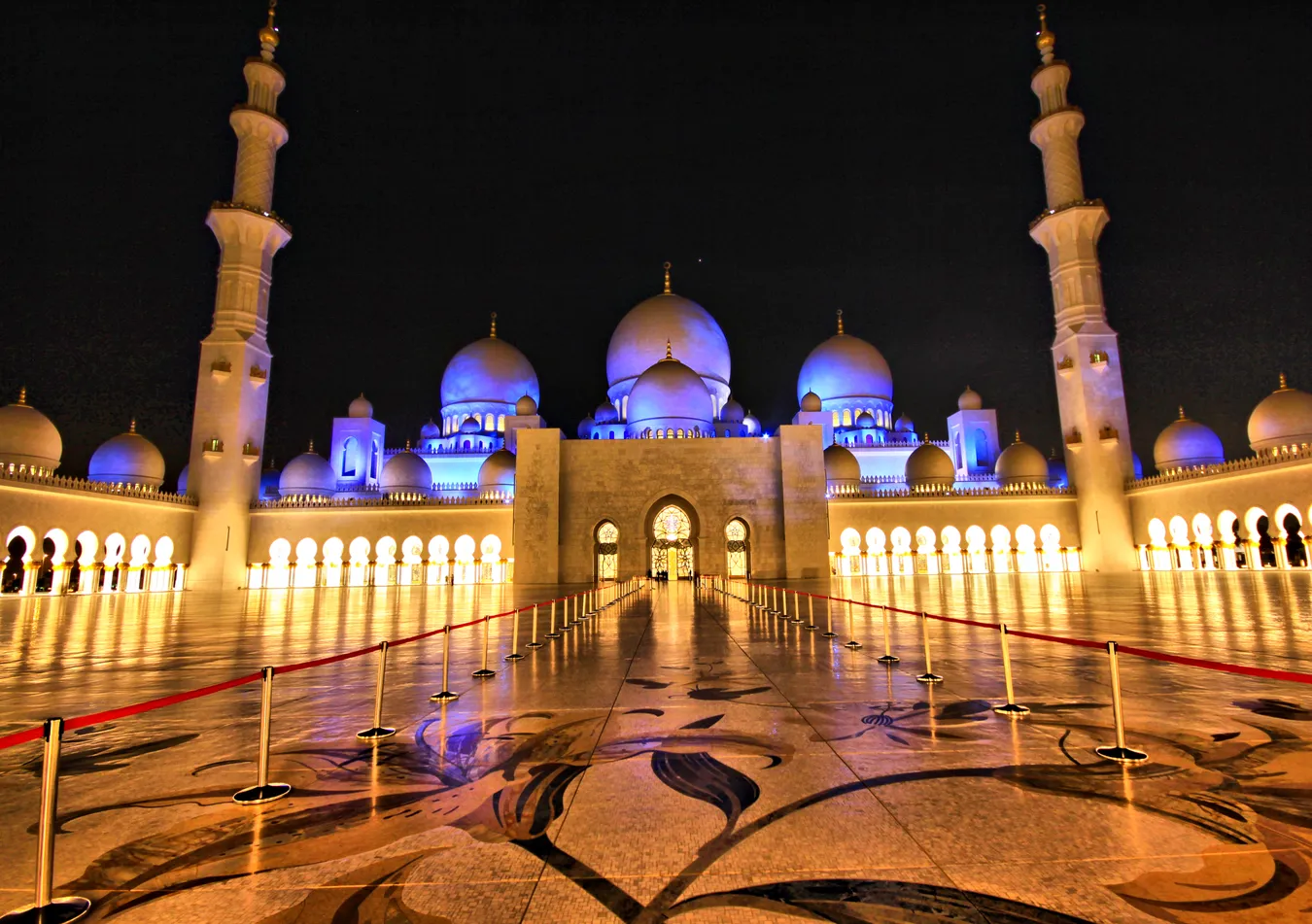 Imagen de La Gran Mezquita de Sheikh Zayed: Visitando el majestuoso templo blanco de Abu Dhabi