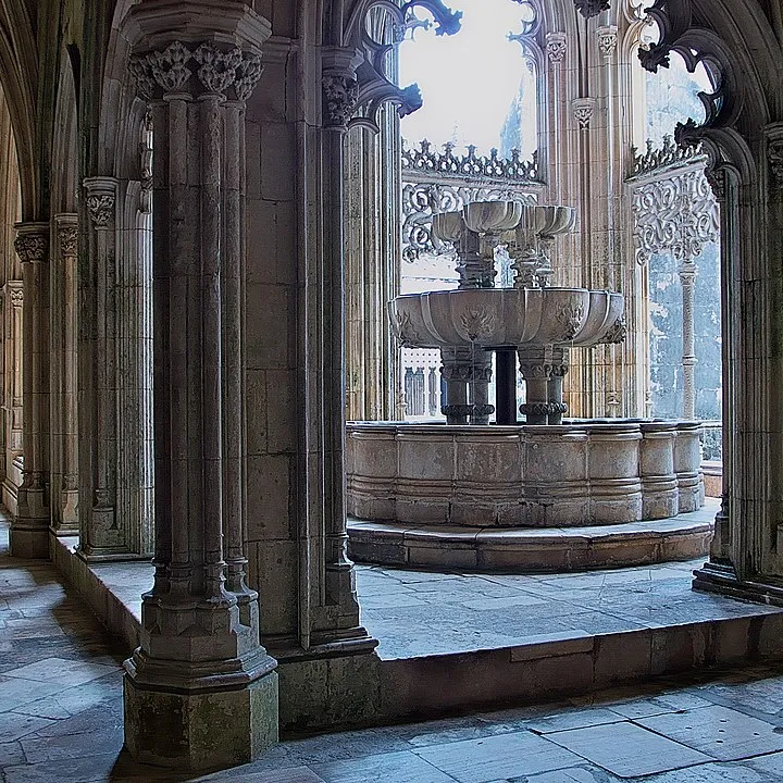 Fuente del Claustro Real del Monasterio de Batalha, Portugal.