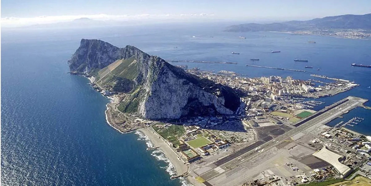 Panorámica de Gibraltar con el Peñon presidiendo la foto