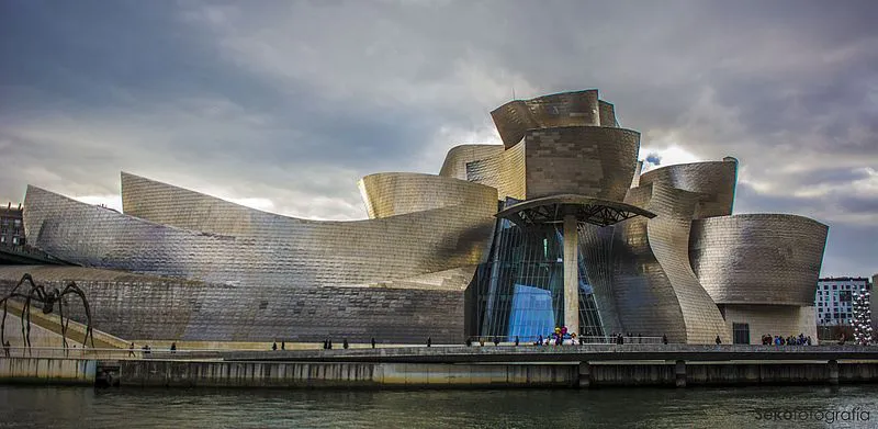 Fachada del Museo Guggenheim, Bilbao.