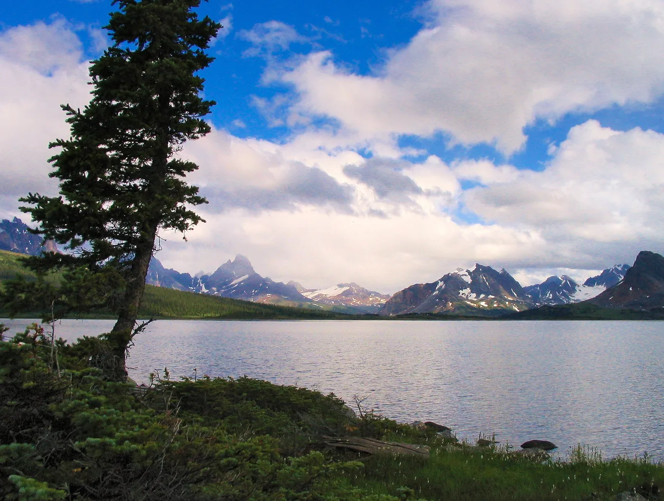 https://commons.wikimedia.org/wiki/File:Amethyst_Lake_(246105729).jpeg