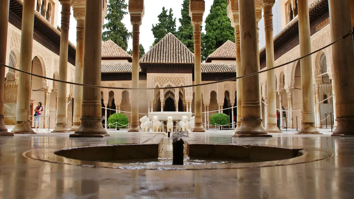 Imagen de Así es La Alhambra, la octava maravilla del mundo y el monumento más visitado de España