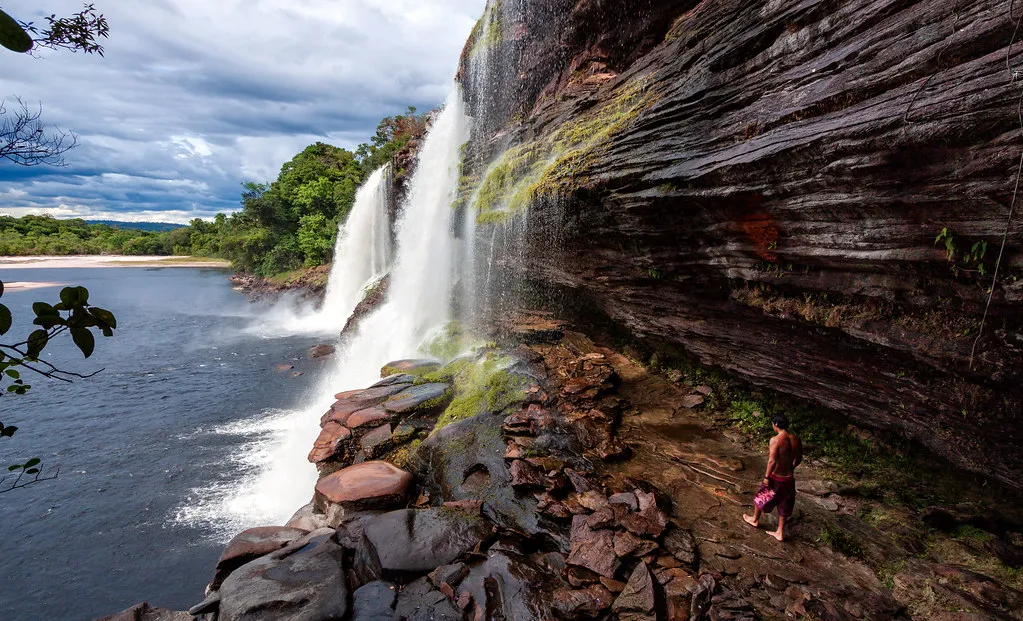 Vista del lago Canaima.