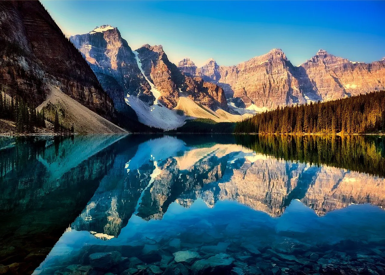 Panorámica del Lago Moraine, Canadá.