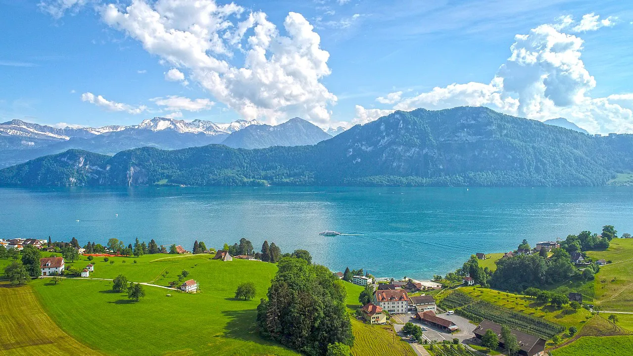 Panorámica del Lago de los Cuatro Cantones, Suiza.