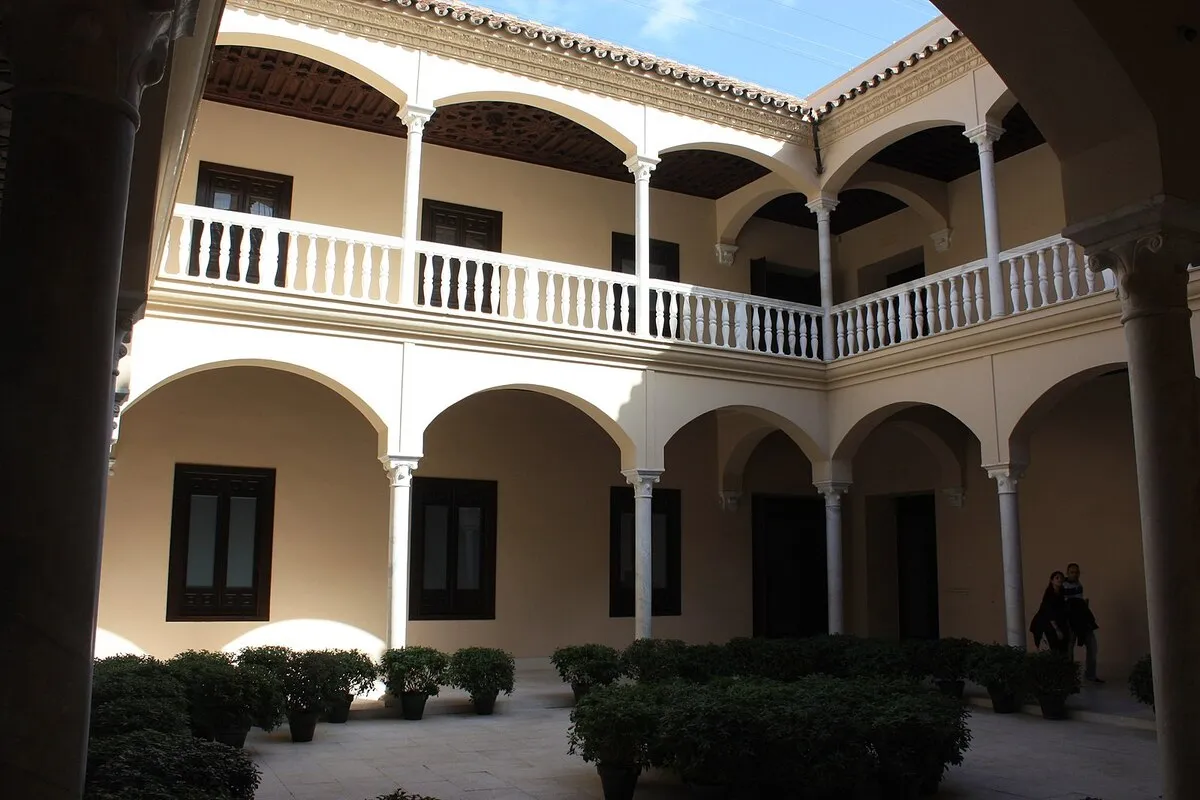 El patio del palacio donde se encuentra el museo