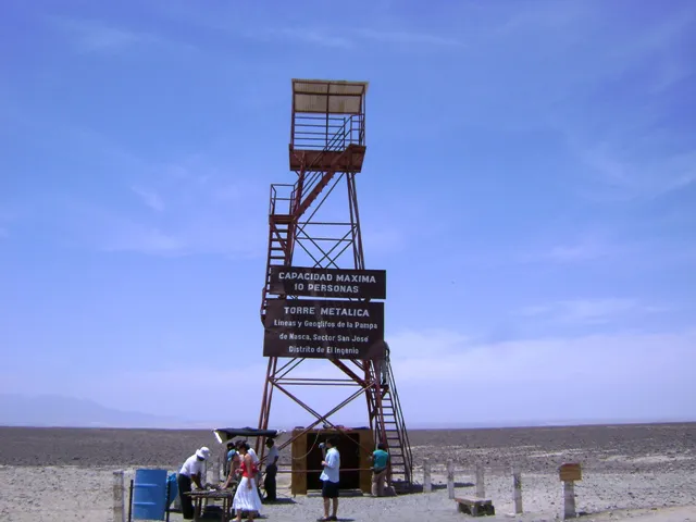 Torre para ver las líneas de Nazca