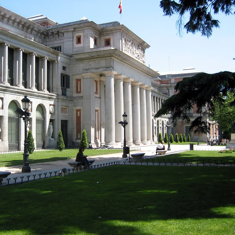 Fachada de el museo de El Prado, Madrid.