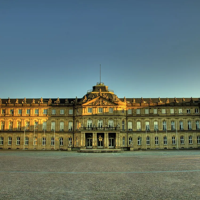 Panorámica de la fachada del Neues Schloss, Stuttgart.