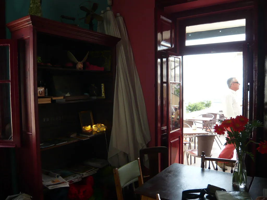Interior del Noobai Café, Lisboa.