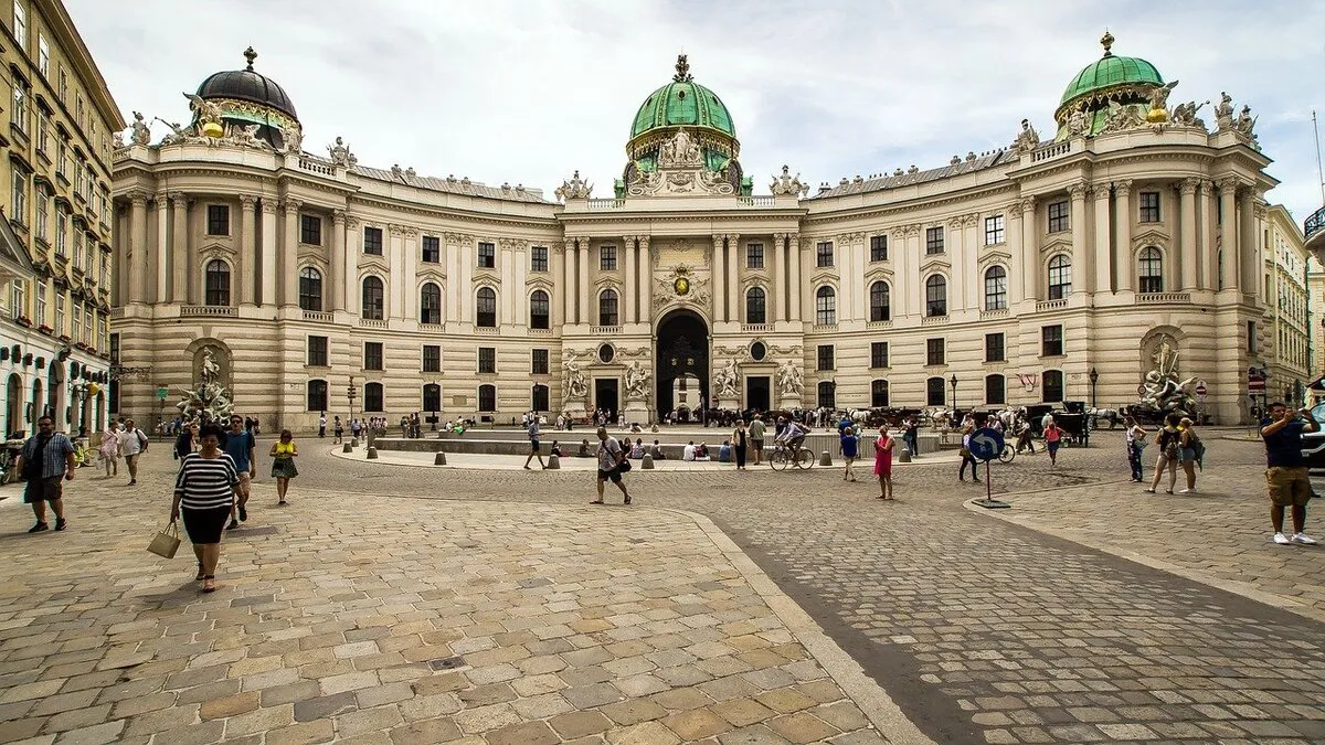 El Palacio Hofburg es un enorme conjunto arquitectónico que abarca una amplia zona
