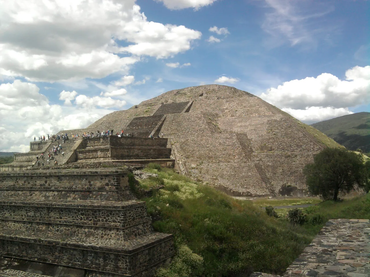 Pirámide de la Luna de Teotihuacán.