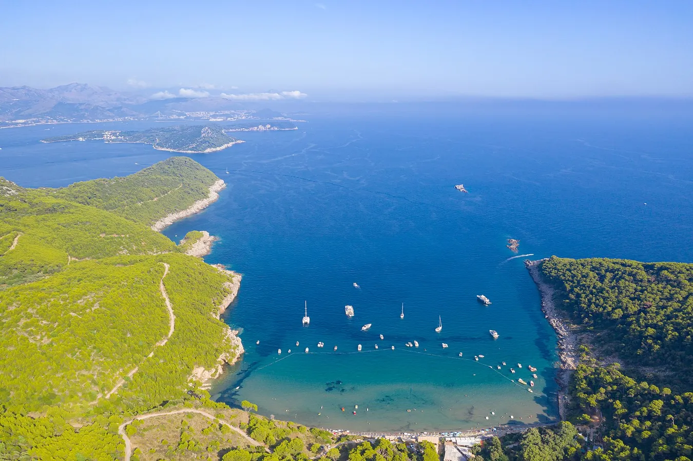 Vista aérea de la Playa de Sunj een Croacia.
