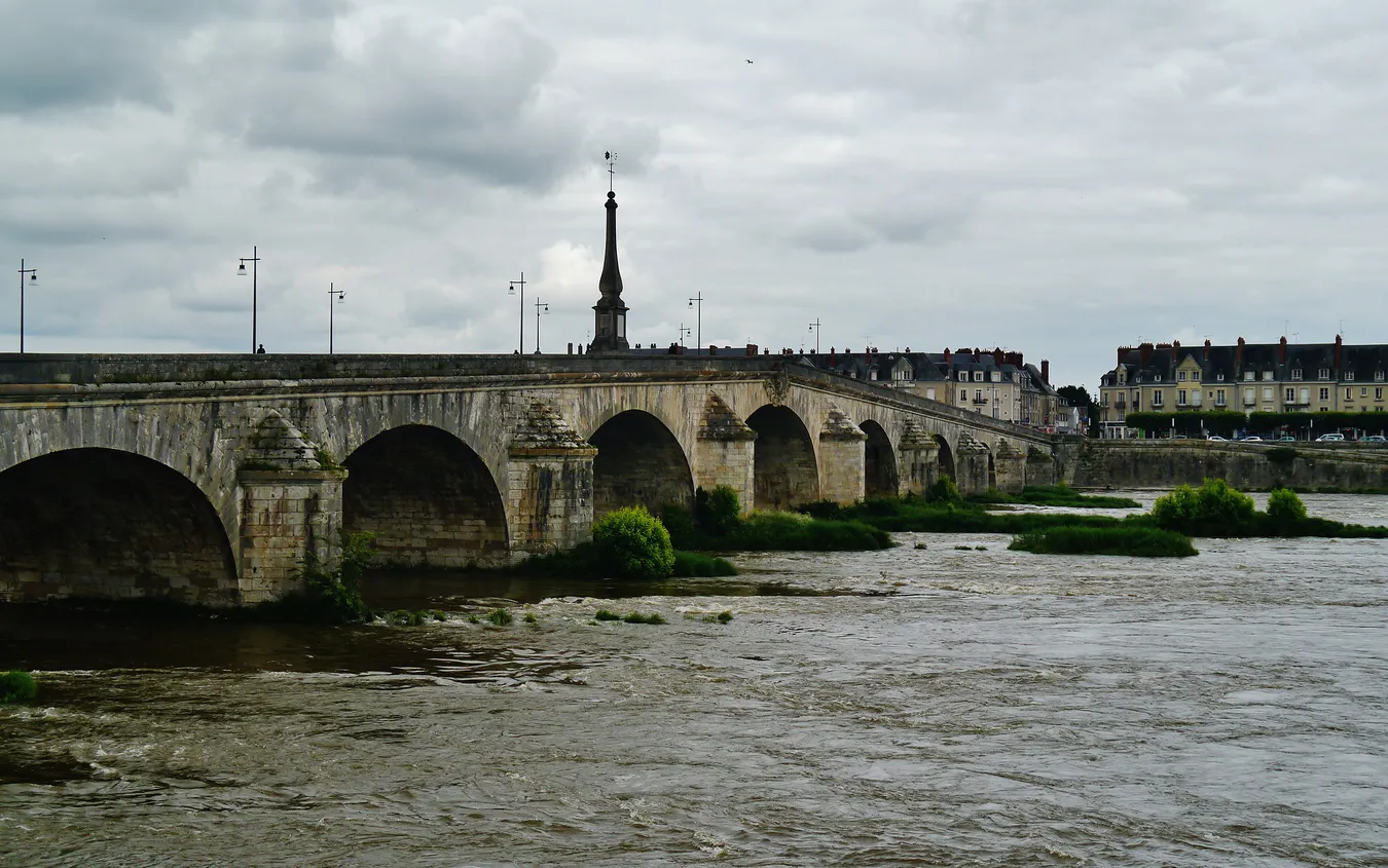 Puente Jacques Gabriel hacia Vienne.