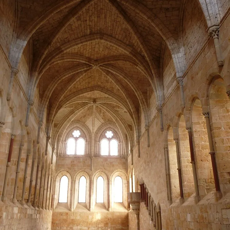 Interior del Antiguo Refectorio del Monasterio de Batalha, Portugal.