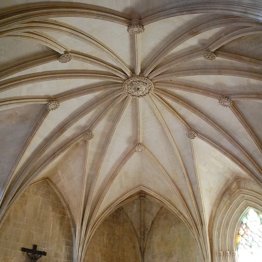 Detalle del techo de la Sala Capitular del Monasterio de Batalha, Portugal.