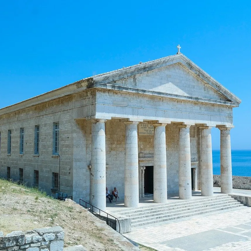 Templo griego en Corfú, Grecia.