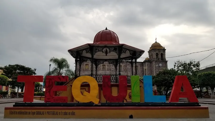 Letras que caracterizan a Tequila como Pueblo Mágico de México