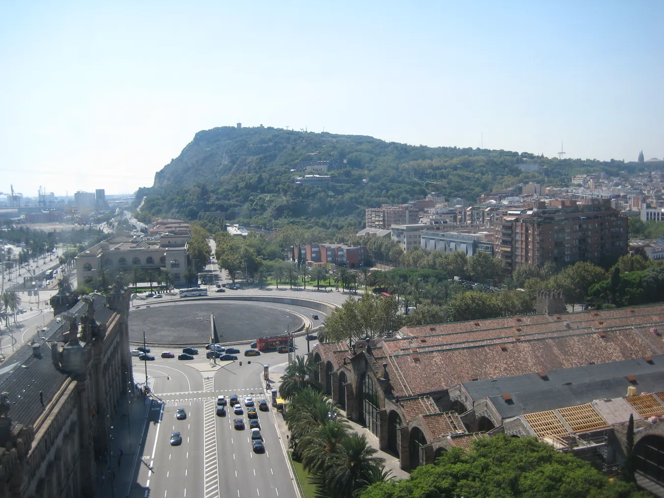 Imagen de Explorando Montjuic: 2 rutas por la montaña olímpica de Barcelona