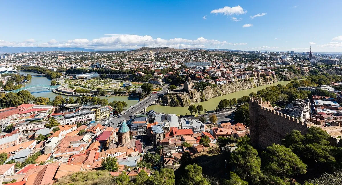 Imagen de Tiflis, la capital de Georgia en el corazón del Cáucaso