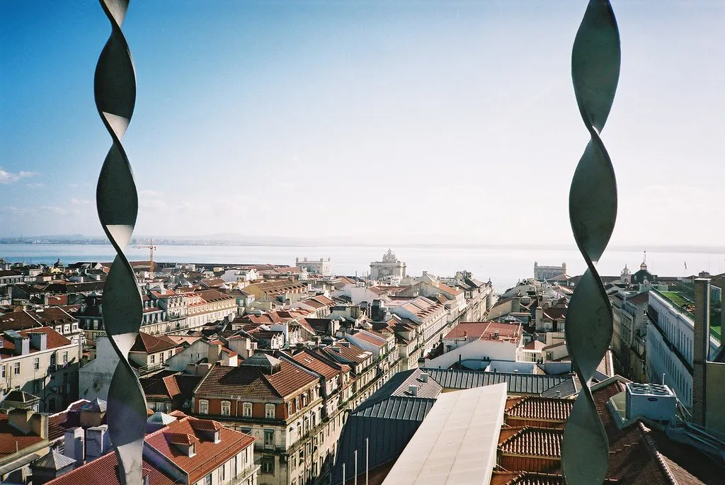 Vistas de Lisboa desde lo alto del mirador del Elevador de Santa Justa