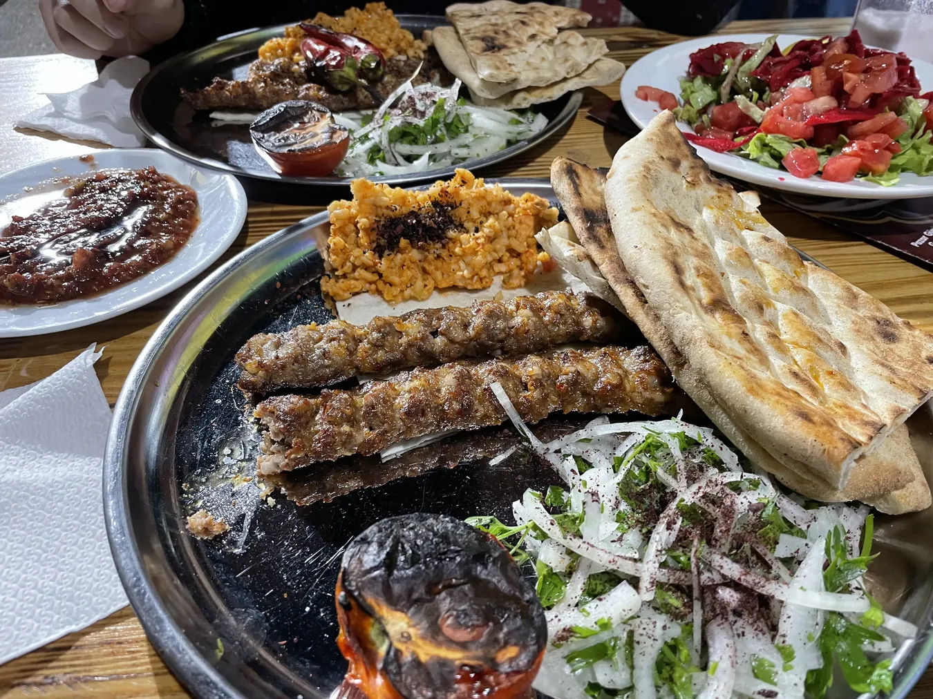 Foto de platos de Adana y Urfa kebab
