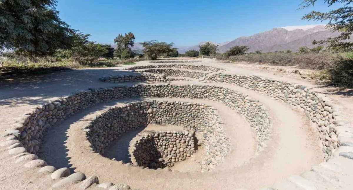 Una de las construcciones arqueológicas más famosa de los Nazca. Acueductos de Nazca: construcción preincaica en Perú