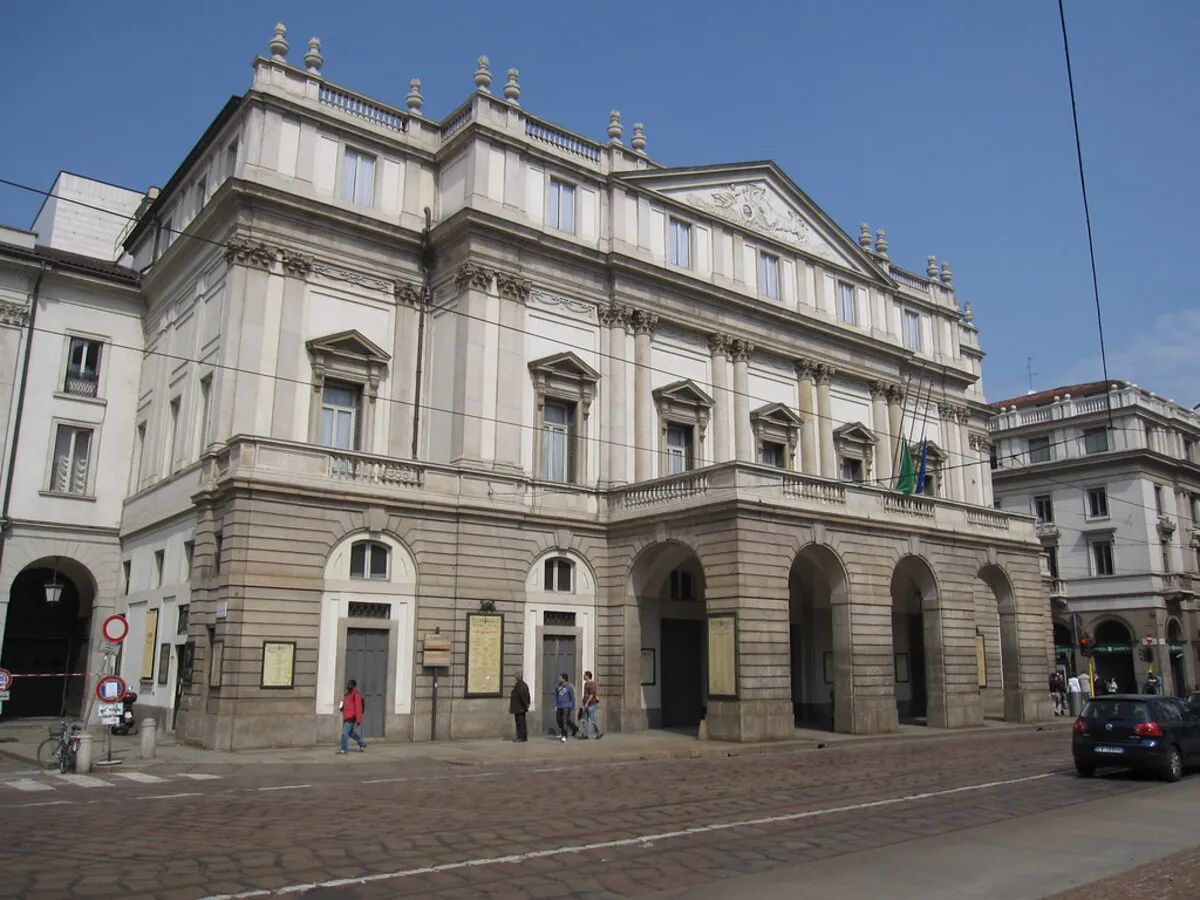 La entrada principal de el Teatro de La Scala